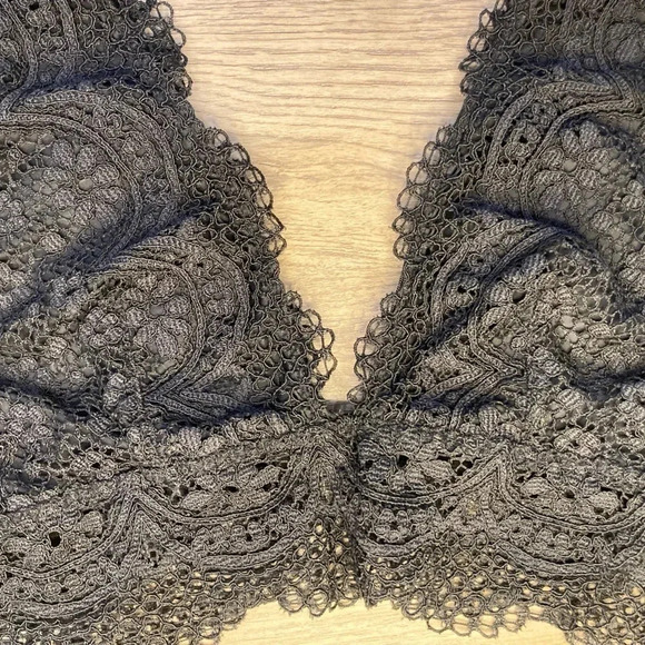 Victoria’s Secret Lace Bralette | Black |. Size  Small - Picture 3 of 4